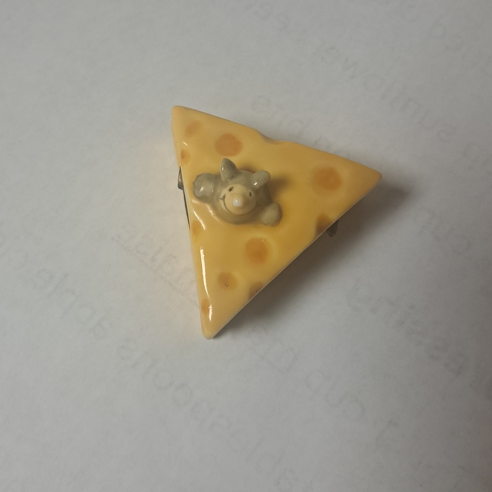 Cute Cheese Shaped Box with Mouse